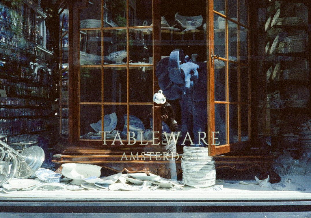 undercover detective in store