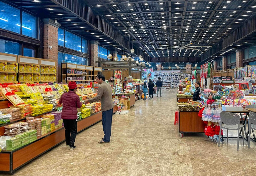empty store aisles at night